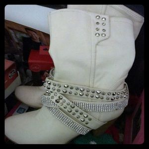 Midnight velvet white leather boots